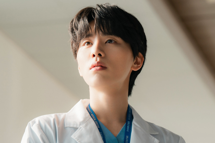Kim Woo Seok Is An Eager Intern Doctor Who Looks Up To Kim Ji Won In New Drama “Doctor X”缩略图