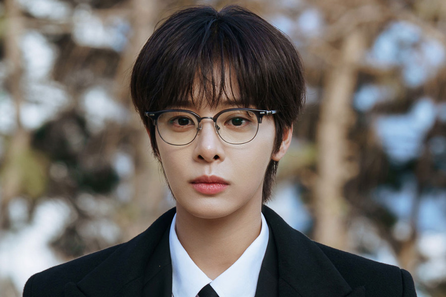 Seol In Ah Goes Undercover As A Male Secretary In New Drama “Love In Disguise”缩略图