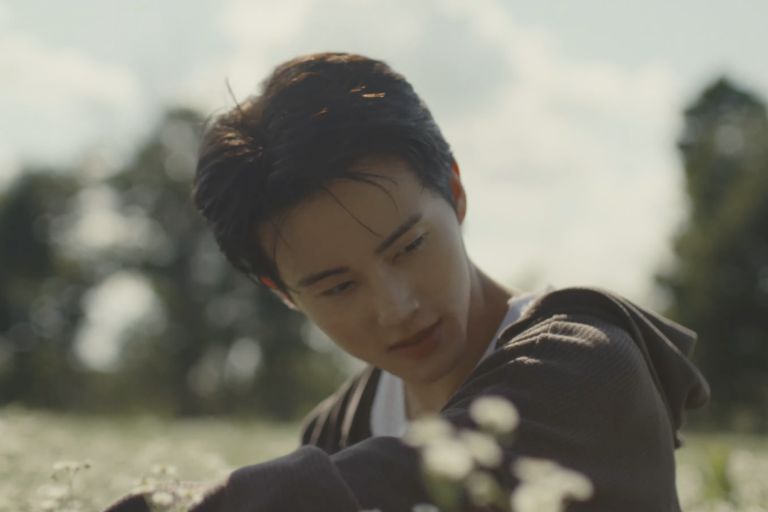 Watch: Mark Lee Unveils Picturesque MV Teaser For New Solo Track “My Friend”缩略图