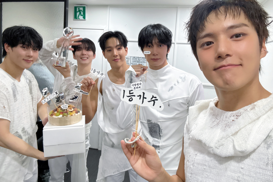 Watch: MONSTA X Takes 1st Win For “MAGIC” On “Music Bank”; Performances By Soyeon, VERIVERY, And More缩略图