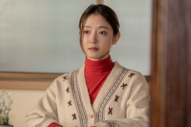 Lee Se Young Transforms Into Kim Hye Ja’s Devoted Granddaughter In New Film “Still Shining”缩略图