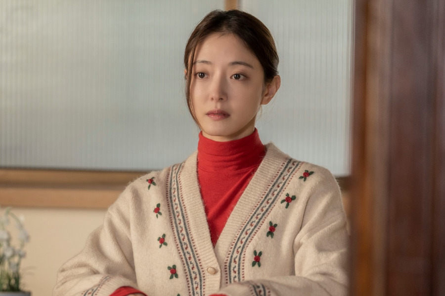 Lee Se Young Transforms Into Kim Hye Ja’s Devoted Granddaughter In New Film “Still Shining”缩略图