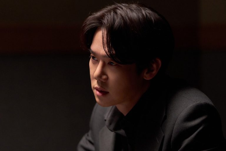 Yoo Yeon Seok Is A Trusted Father And Cardiac Surgeon In New Drama “The Perfect Lie”缩略图