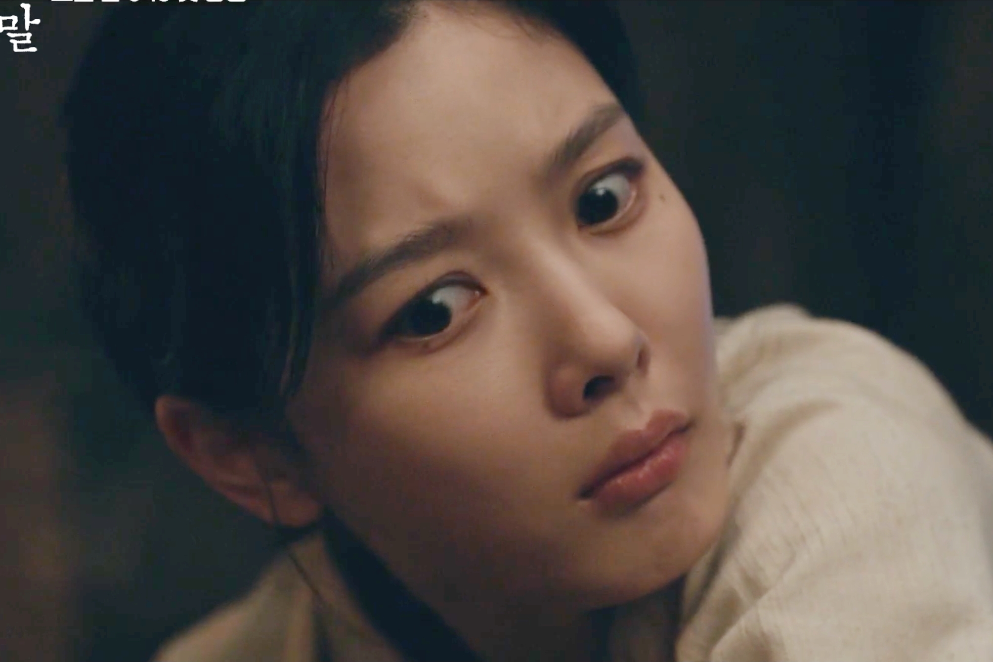Watch: Kim You Jung Goes Through Park Jinyoung’s Stolen Wallet In “100 Days Of Deception” Preview缩略图