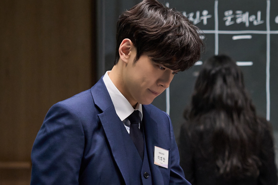 Kang You Seok Is A Friendly Applicant Who Hides His Anxiety Behind A Smile In “Final Interview”缩略图
