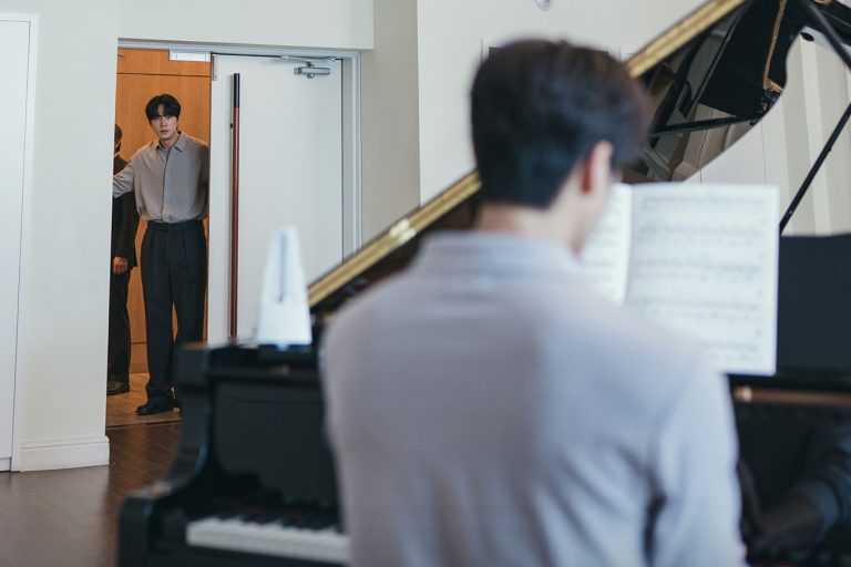 Song Kang Desperately Tries To Change Lee Jun Young’s Mind In “Four Hands, Two Sonatas”缩略图