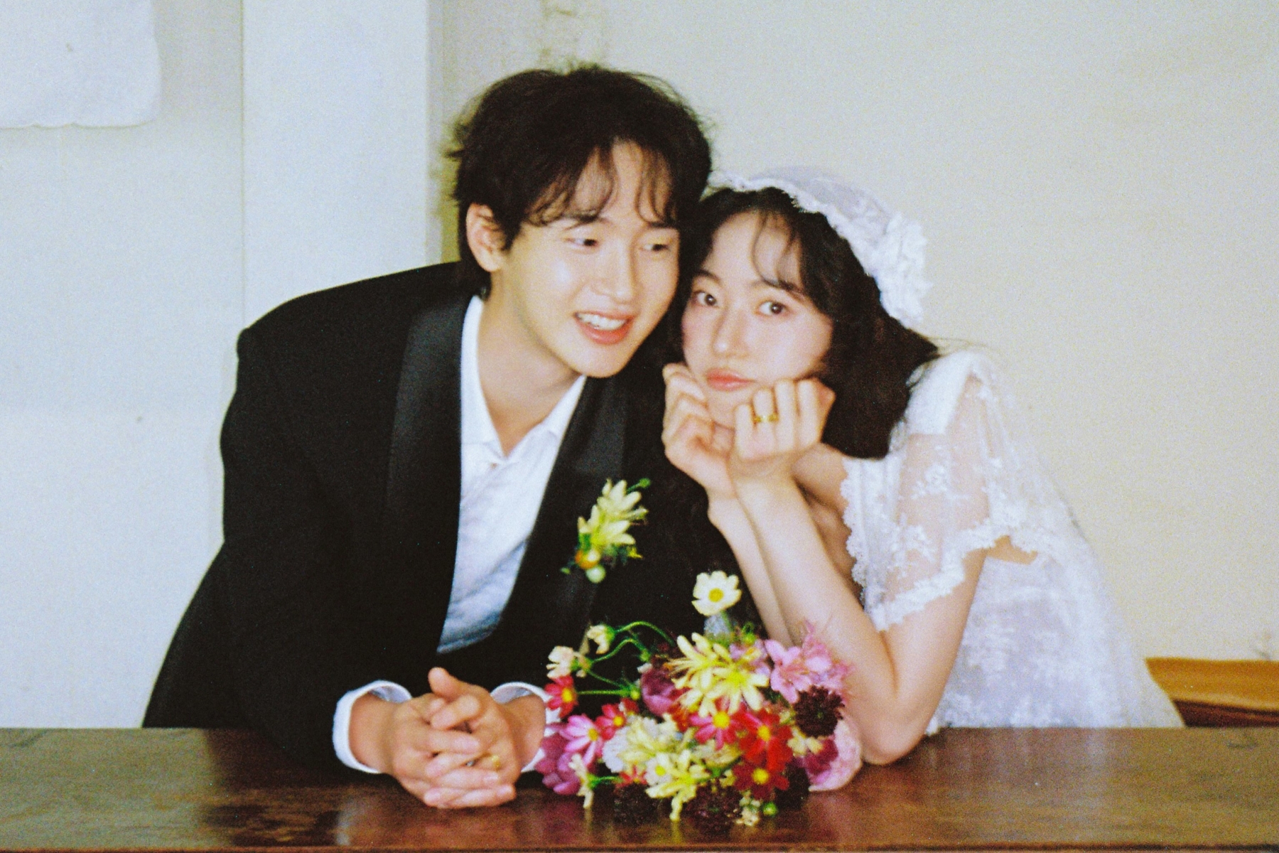Jang Dong Yoon And Kim Seung Yoon Share Beautiful Wedding Photos缩略图