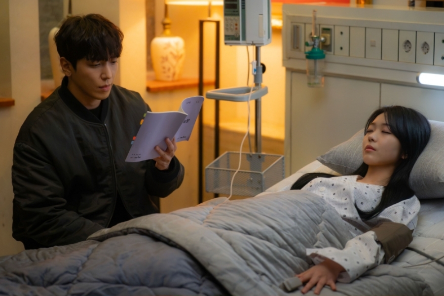 Jung Yong Hwa Ends Up In Hong Seung Hee’s Hospital Room In “Oh! My Guard” Premiere缩略图