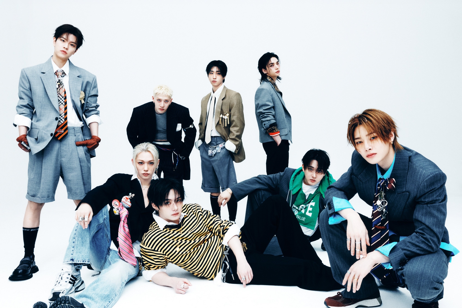Stray Kids’ “THIS & THAT” Climbs Back Up Into Top 30 Of Billboard 200 In 9th Week缩略图