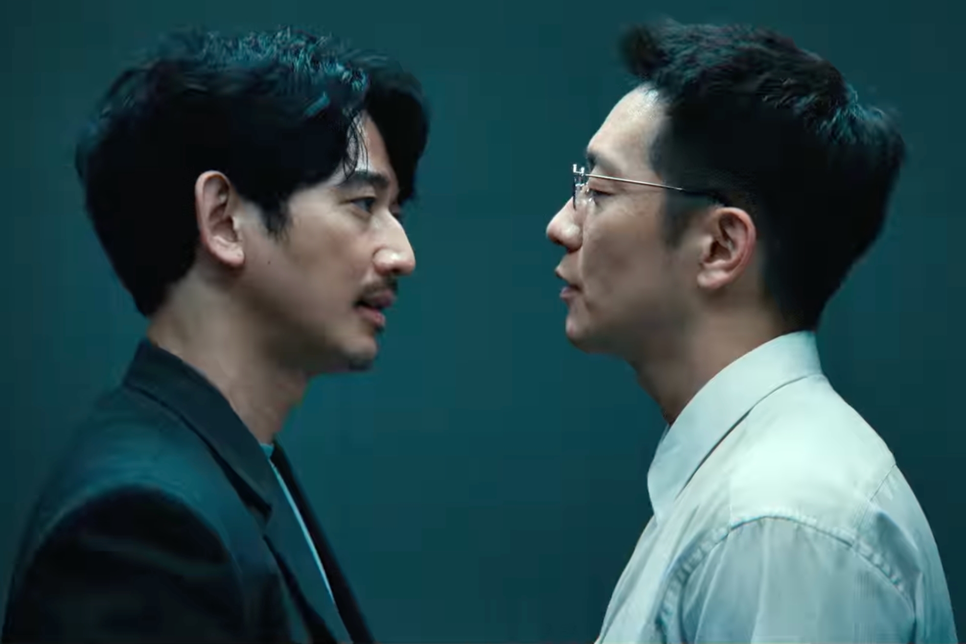 Watch: Son Suk Ku And Nagayama Eita Team Up To Catch A Serial Killer In “The Blue Road” Trailer缩略图