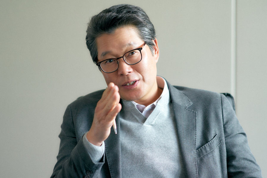 Yoo Jae Myung Is A Powerful Yet Quirky Head Of CSAT Question-Setting Team In “Ugly Duckling Ms. Maeng”缩略图