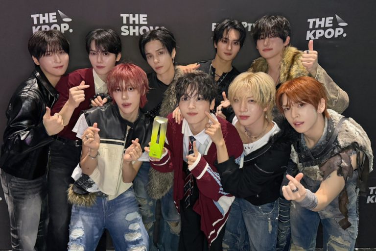 Watch: CRAVITY Takes 1st Win For “LOUDER” On “The Show”缩略图