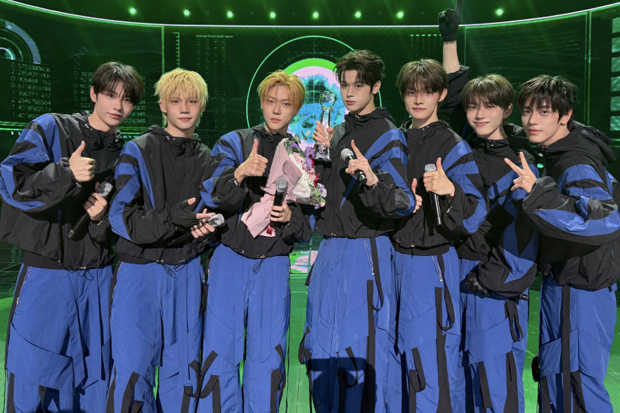 Watch: CLOSE YOUR EYES Takes 1st Win For “Drop That!” On “Music Bank”; Performances By KO1KEYZ, TUIDE, And More缩略图