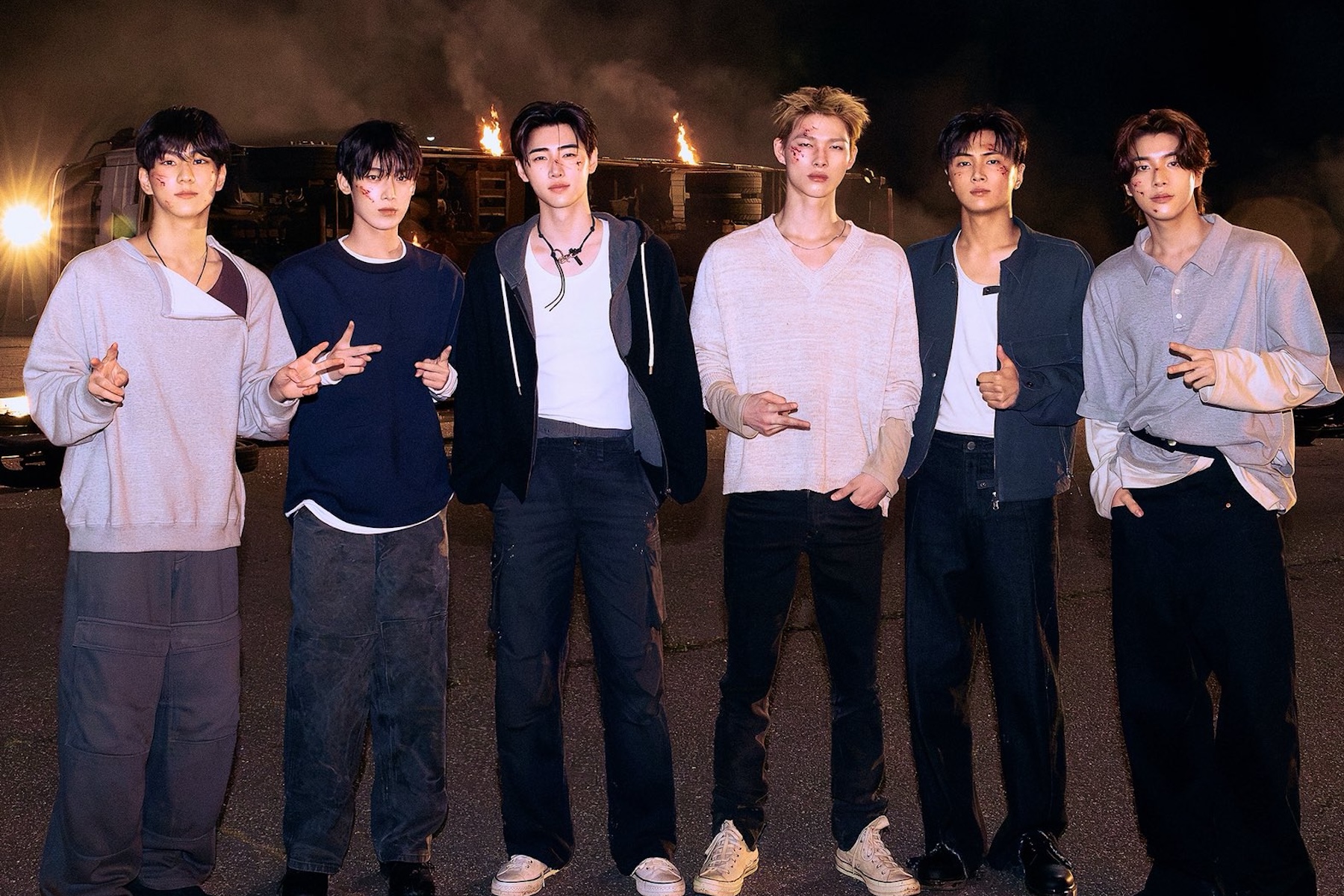 Watch: ENHYPEN Unveils Renewal Edition Of Official Light Stick Version 2缩略图