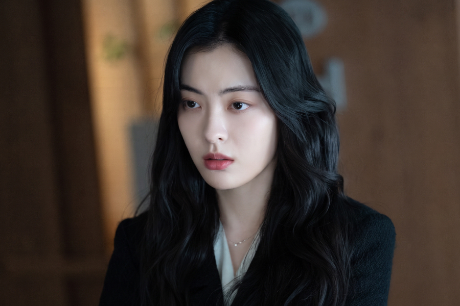 Bae Gang Hee Is A Realist Applicant Who Keeps Her Guard Up In “Final Interview”缩略图