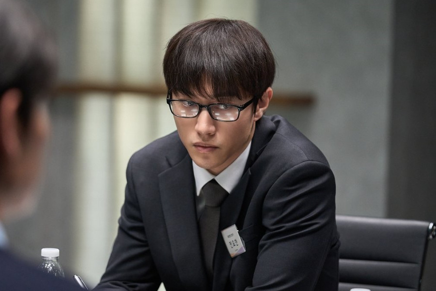 Kwak Dong Yeon Is A Reserved Applicant Who Is Awkward At Communicating In “Final Interview”缩略图