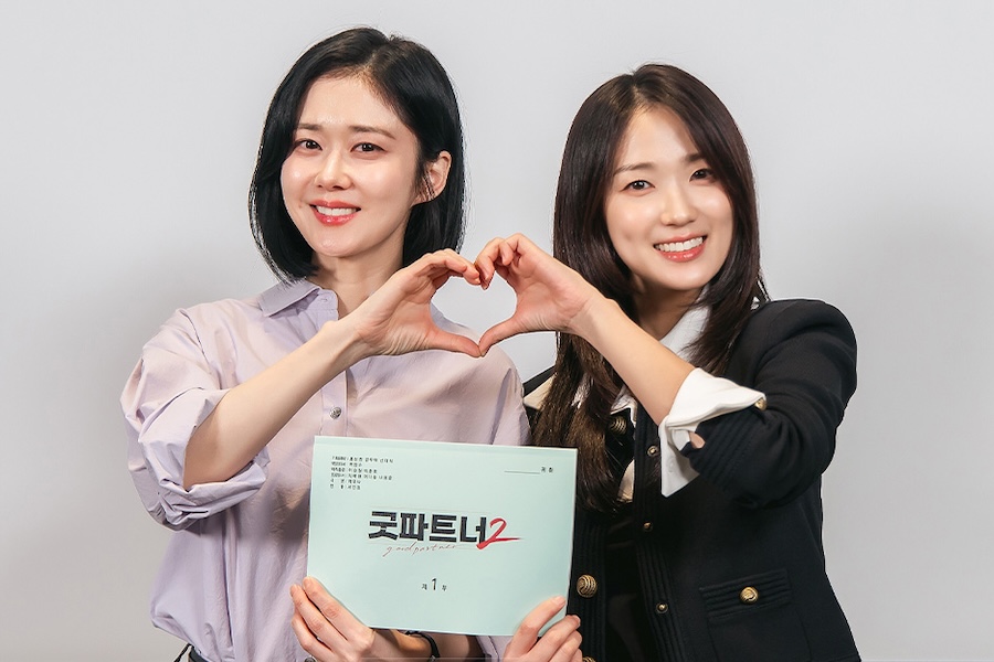 Watch: Jang Na Ra, Kim Hye Yoon, And More Showcase Excellent Chemistry At “Good Partner 2” Script Reading缩略图