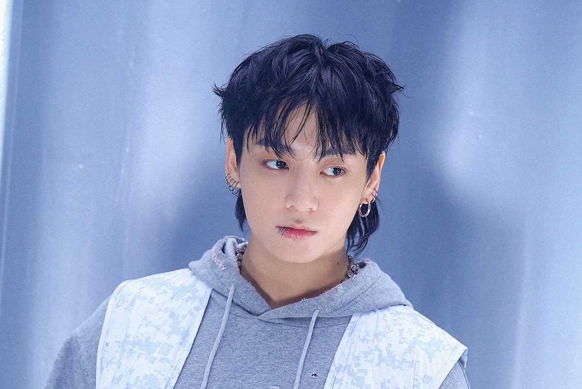 Jungkook’s “3D” MV Hits 300 Million Views缩略图