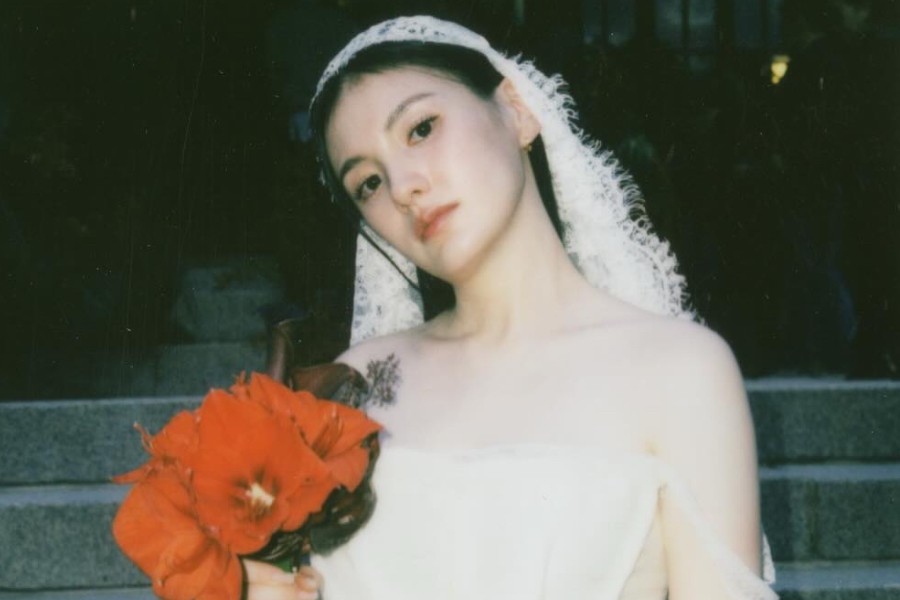 Kim Yong Ji Personally Announces Marriage With Gorgeous Wedding Photos缩略图