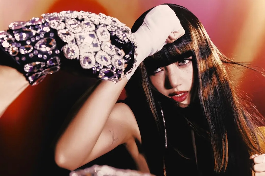 Lisa’s “SaWaDiKa” Becomes 1st 2026 MV By K-Pop Artist To Hit 200 Million Views缩略图