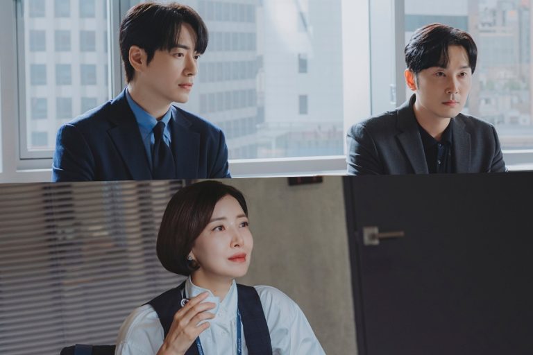 Lee Jun Hyuk And Seo Hyun Woo Meet Yoon Sea For A Crucial Negotiation In “The Ordinary Jackpot”缩略图