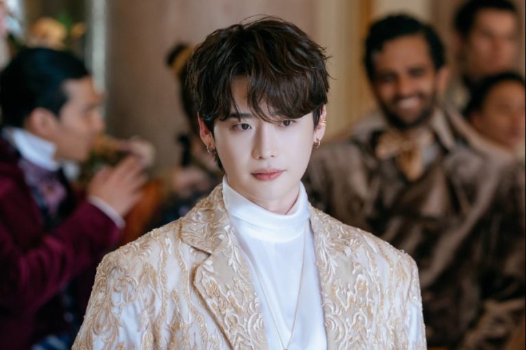 Lee Jong Suk Steps Into The Opposing Empire With Unknown Motives In “The Remarried Empress”缩略图