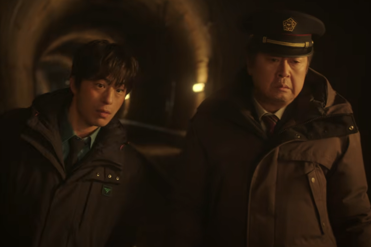 Watch: Kim Yun Seok And Koo Kyo Hwan Find A Dead Body On A Railway In New Mystery Thriller Film “White Blast” Teaser缩略图