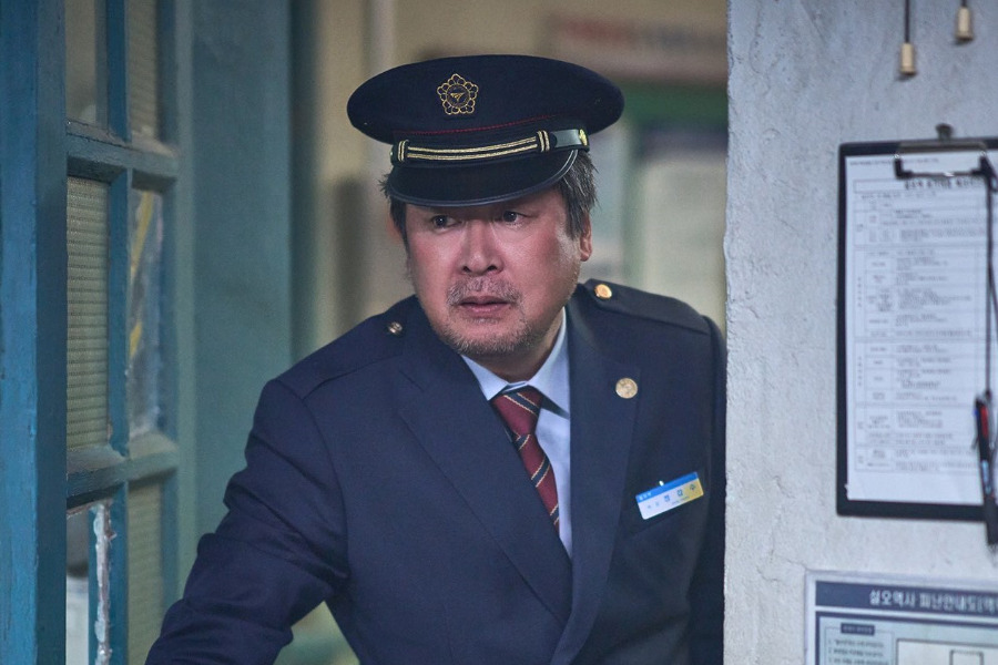 Kim Yun Seok Faces His Final Days As A Station Master In New Film “White Blast”缩略图