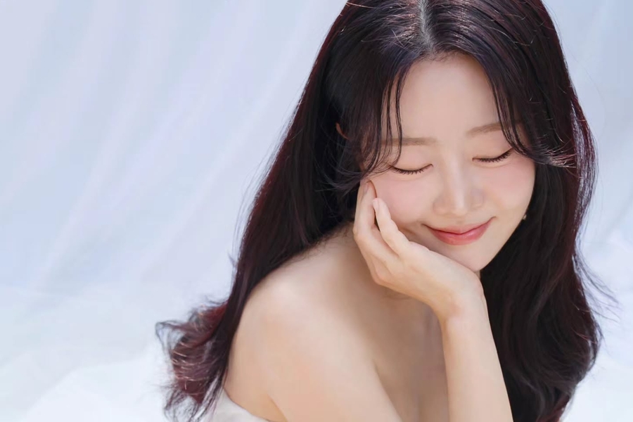 LABOUM’s Yujeong Announces Marriage With Heartfelt Letter缩略图